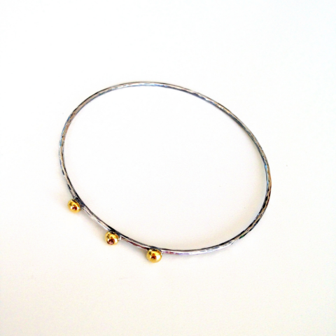 El Yapımı Sarı Üç Nokta Detaylı Gümüş Bilezik