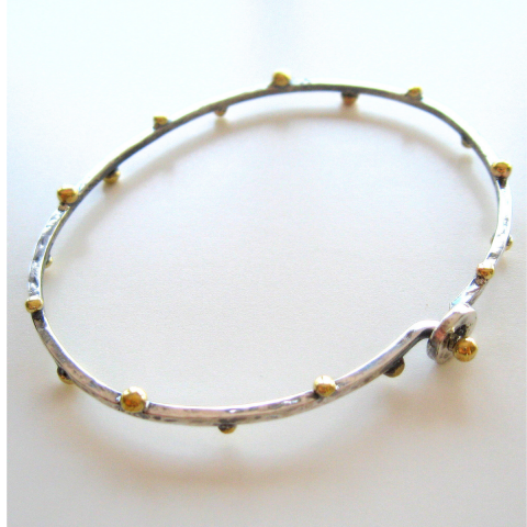 Çapraz Nokta Detaylı Dövülü Gümüş Bileklik