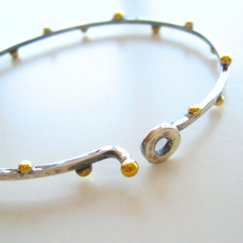 Çapraz Nokta Detaylı Dövülü Gümüş Bileklik