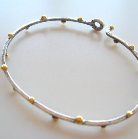 Çapraz Nokta Detaylı Dövülü  Gümüş Bileklik