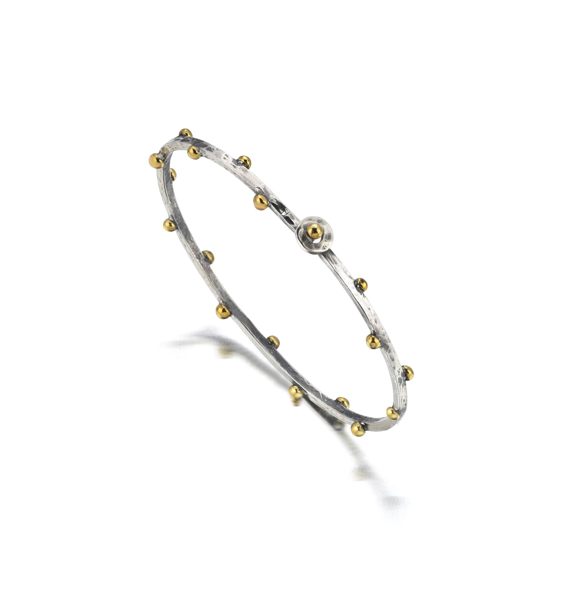 Çapraz Nokta Detaylı Dövülü Gümüş Bileklik