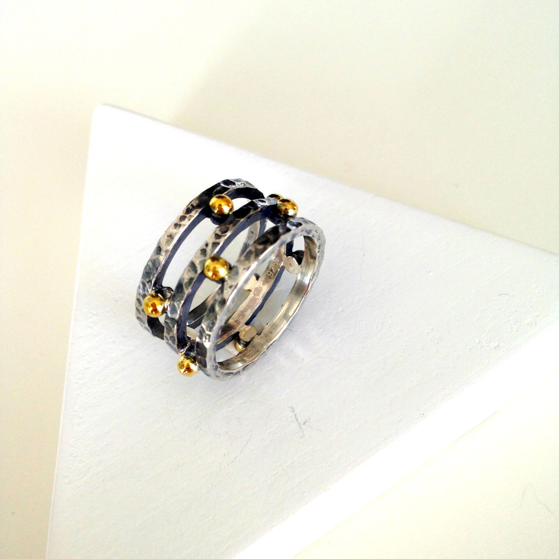 Üç Kat Dövülü Gümüş Yüzük